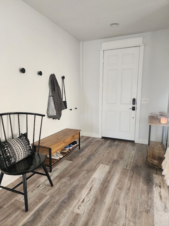 Foto del edificio - Gorgeous Home with 5 Bedrooms, 3 Baths, So...