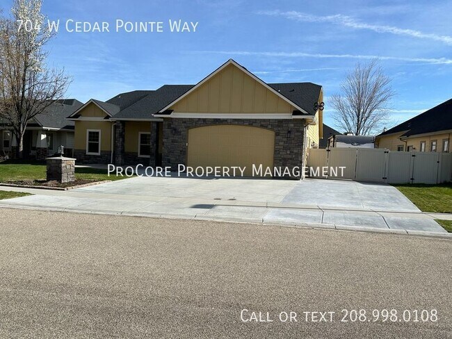 Building Photo - Fresh on the Rental Market! 3 bedroom 2 ba...