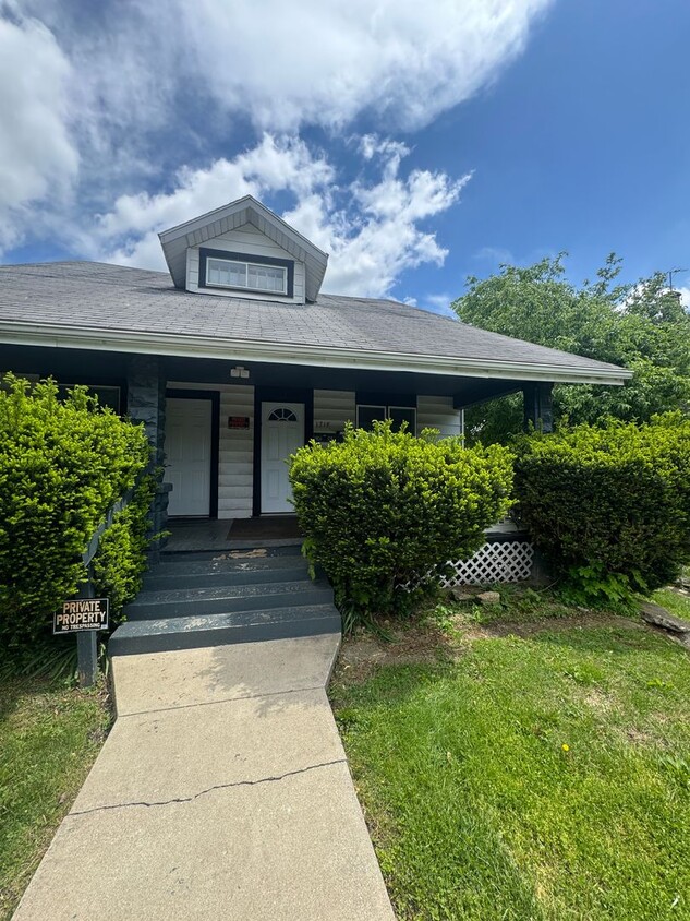 Primary Photo - 1718 S Elm St