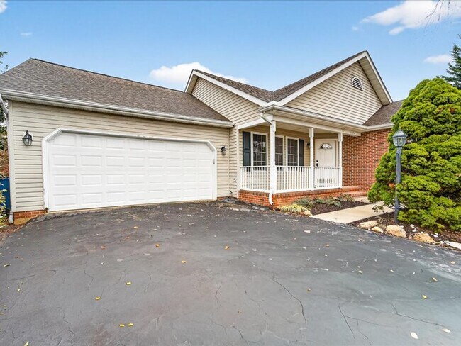 Foto del edificio - 11824 Hoover Ln