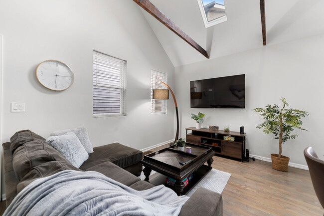 Building Photo - 712 N Willard Ct