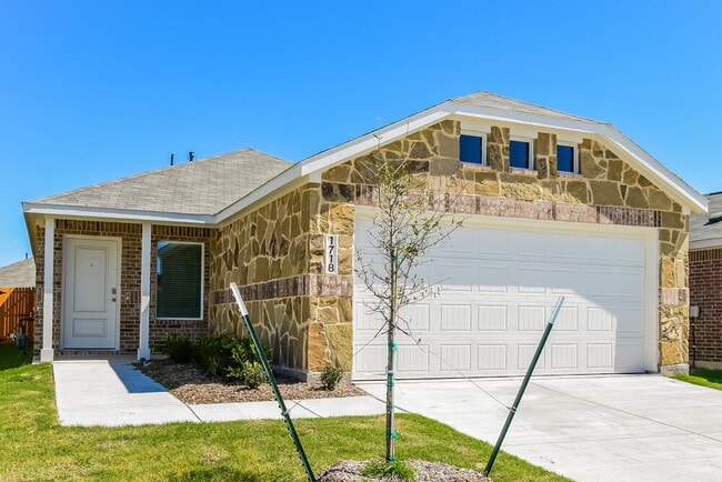 Building Photo - 1718 Crossbill St