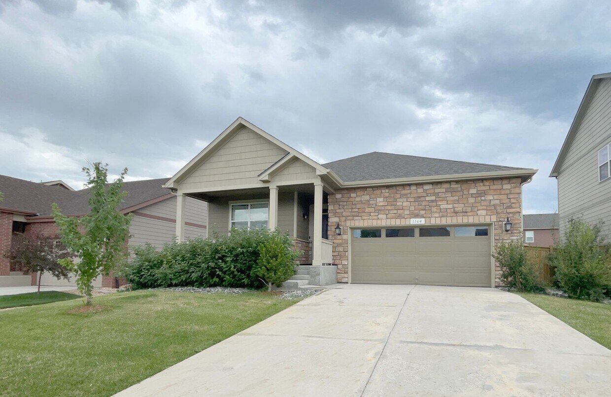 Primary Photo - Ranch in Vista Highlands Neighborhood!