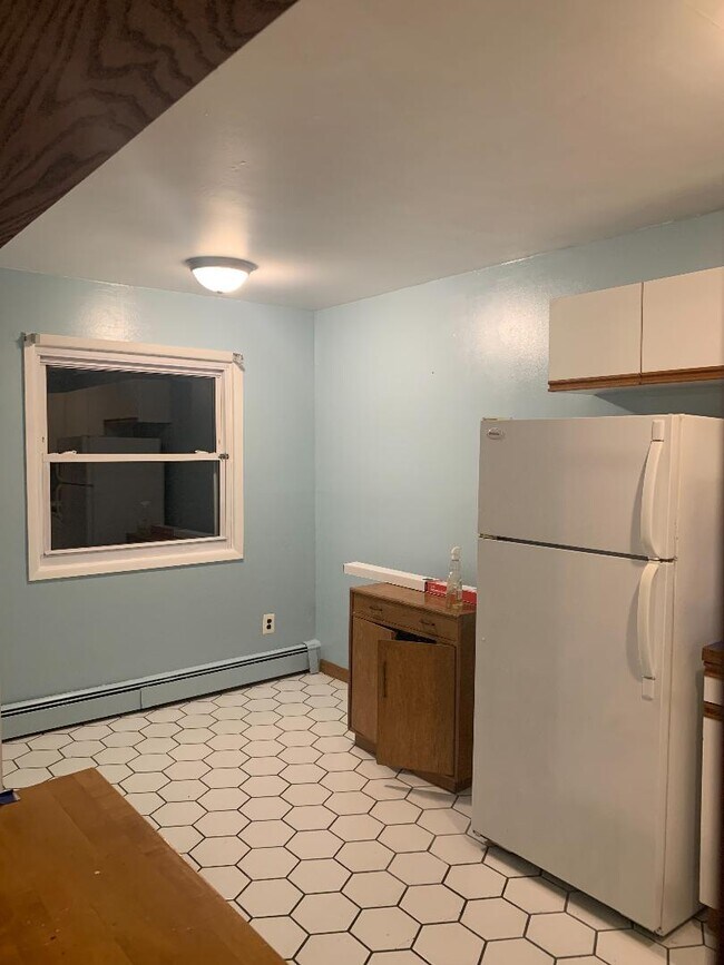 Dinette Area - 735 Greens Ave
