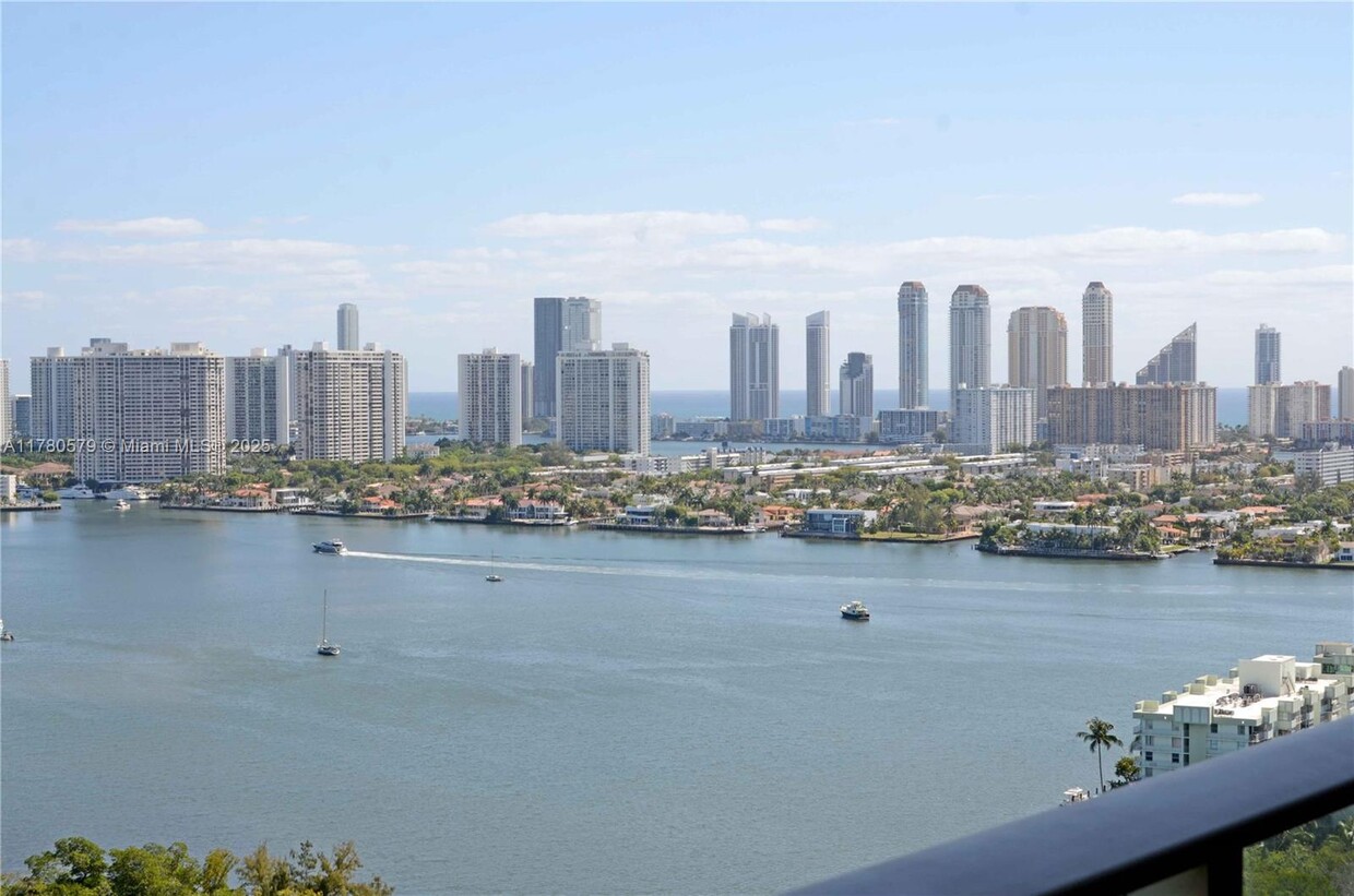 Primary Photo - 16385 Biscayne Blvd