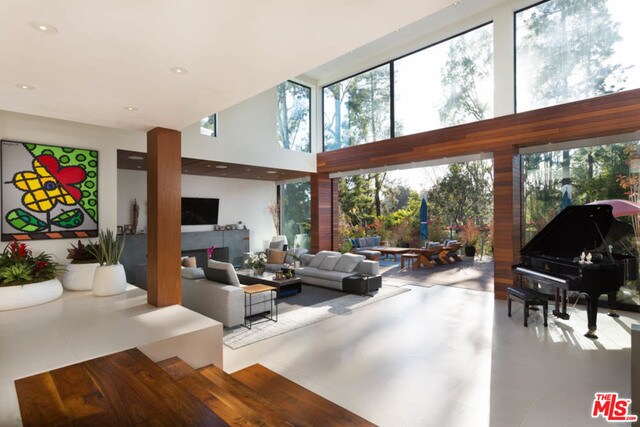 Foto del edificio - 1060 Woodland Dr