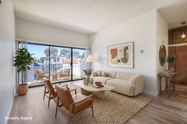 Foto del edificio - La Jolla Pines- Top Level 2 Bed/2 Ba Available Now!!