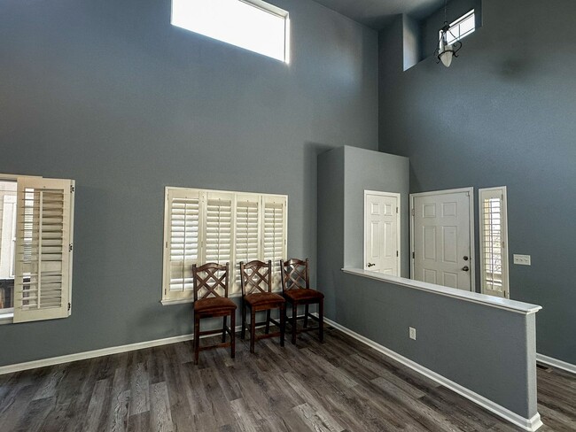 Building Photo - Park-facing freshly updated 5bd home in Hi...