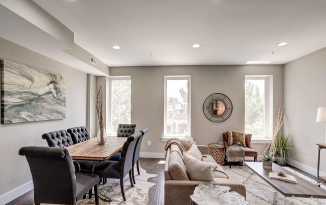 Building Photo - Large 3 Bed/ 2 Bath Condo in Petworth w/ S...