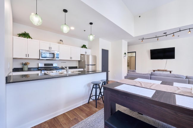 Building Photo - 5 N Wabash Ave