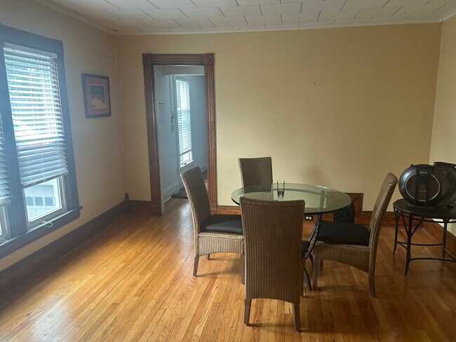 Foto del edificio - 305 N Lowell Ave