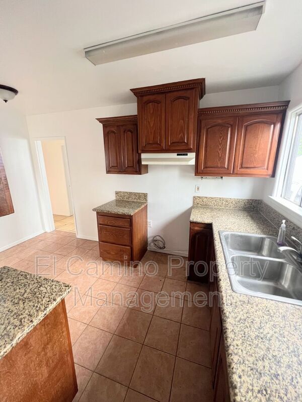 Building Photo - 15514 S White Ave