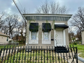 Building Photo - 2300 W Madison St