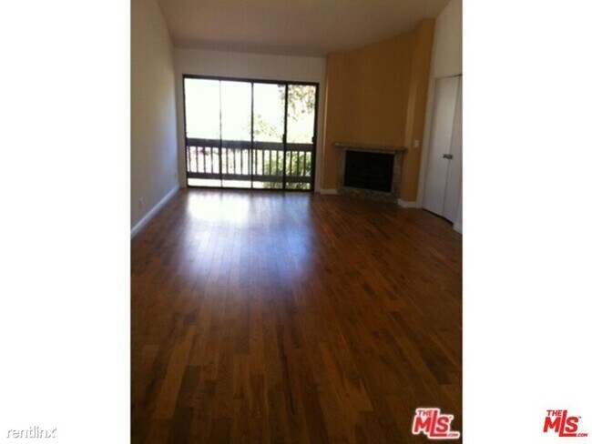 Building Photo - 2 br, 3 bath Townhome - 1593 Michael Ln