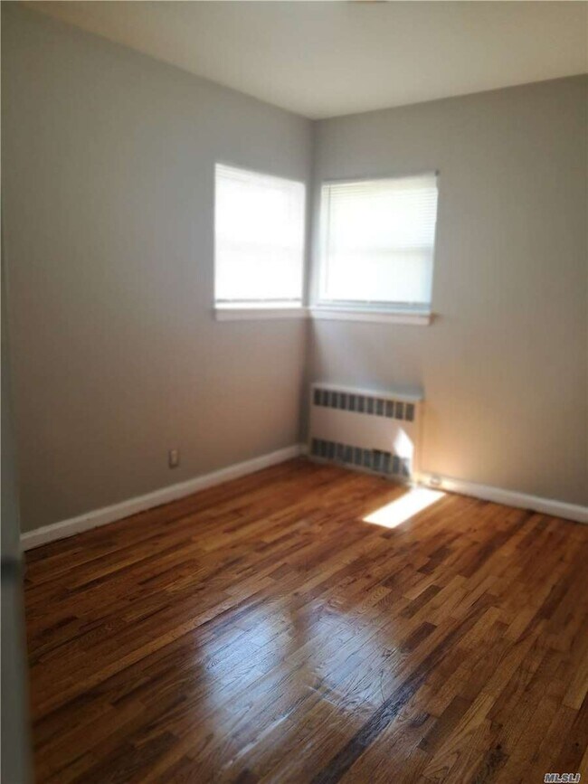 Foto del edificio - 164-19 75th Rd