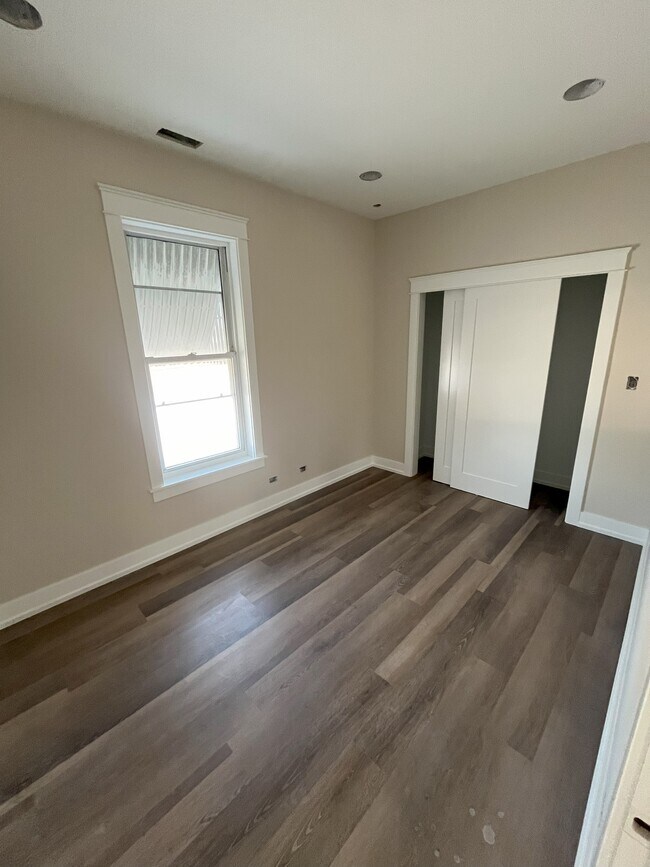 Bedroom - 2100 W Lake St