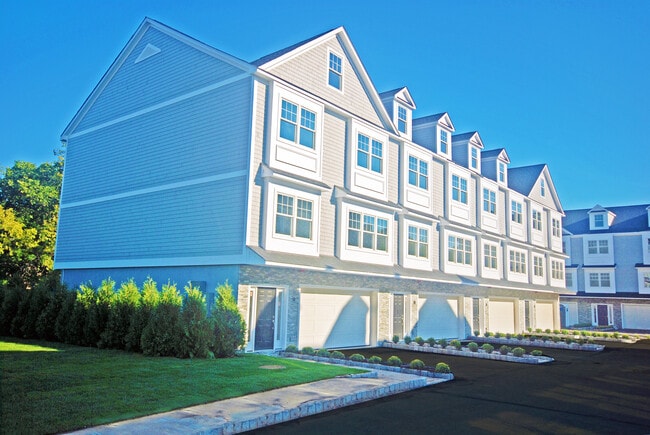 Building Photo - 4 The Pointe