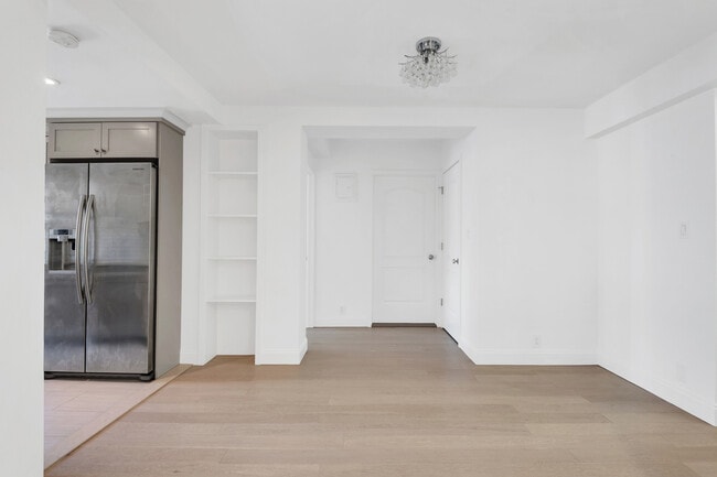 Building Photo - 135 E 54th St