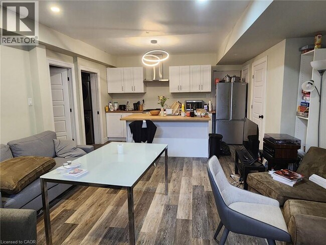 Photo du bâtiment - 204 Homewood Ave