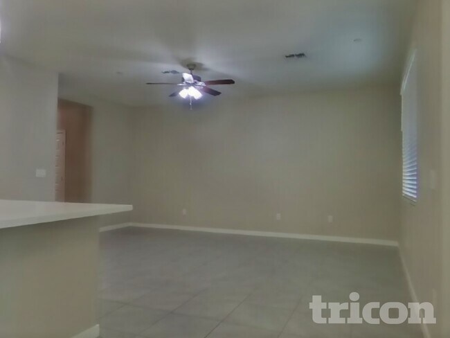 Foto del edificio - 1349 N Parkcrest