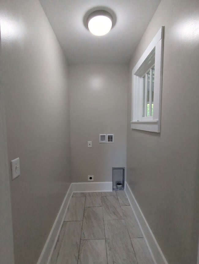 Building Photo - CUTE Remodeled House in Brainerd