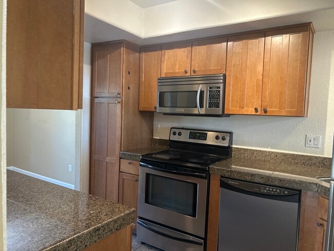 Kitchen - 6651 N Campbell Ave