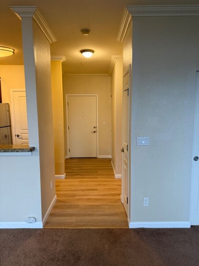 Foto del edificio - Luxury Living in Downtown Renton! Studio Condo Available Now!