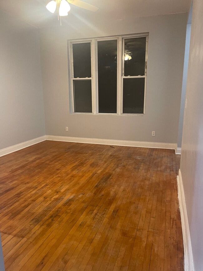 Building Photo - 2737 S Avers Ave