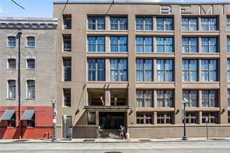 Building Photo - 333 Julia St