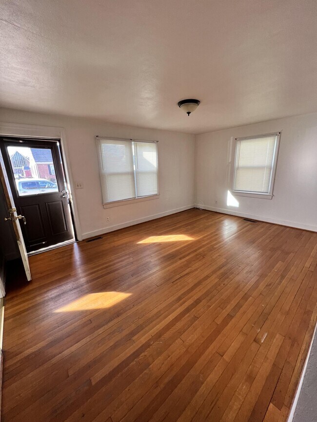 Foto del edificio - 228 E Madison Ave