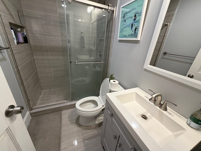 Building Photo - 781 Parker St