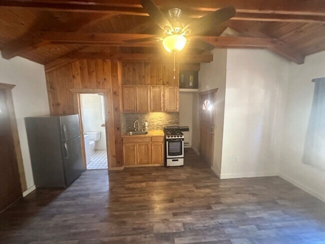 Foto del edificio - Cute pet friendly duplex studio Available ...