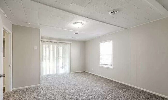 Building Photo - 1440 E 21st Ave