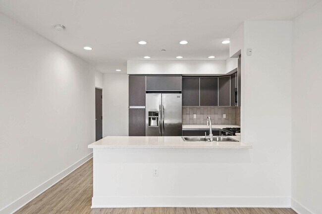 Foto del edificio - 1439 N Poinsettia Pl Los Angeles, CA 90046