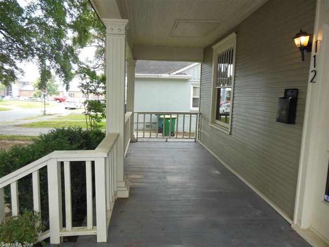 Foto del edificio - 112 N Palm St