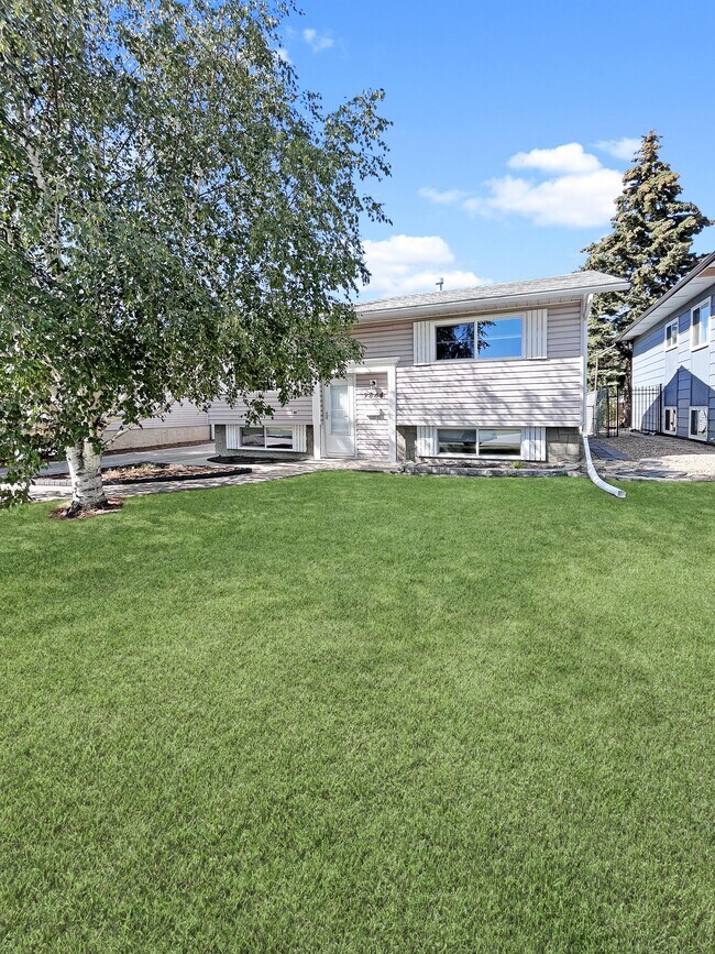 98649879 79 Ave, Grande Prairie, AB T8V 3S4 House for Rent in Grande