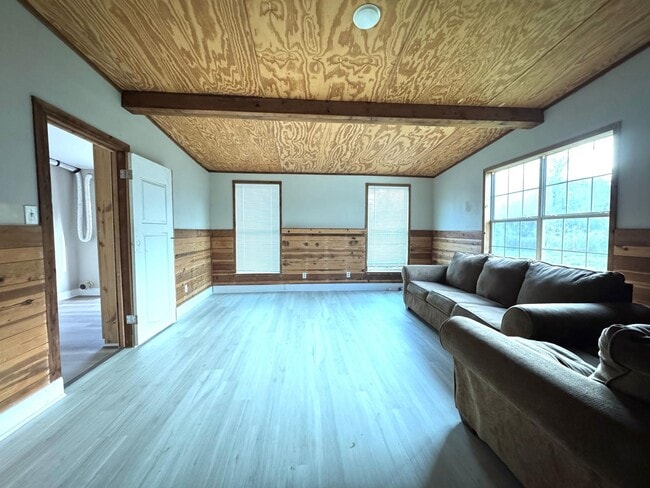 Building Photo - 16066 N Loop Dr