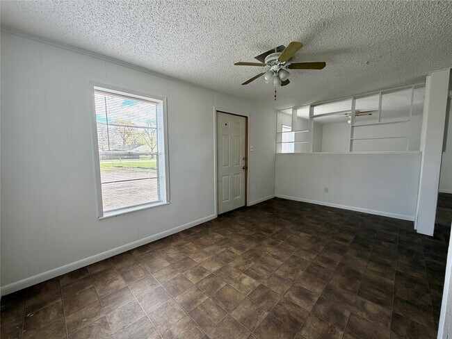 Foto del edificio - 1125 N Valderas St