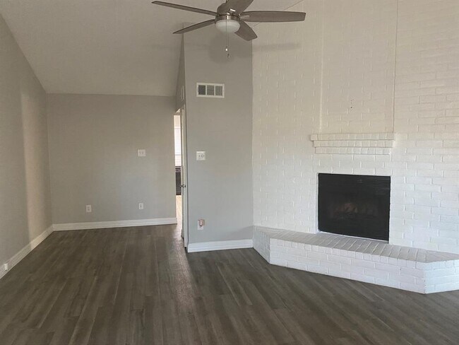 Building Photo - 3335 Deermoss Dr