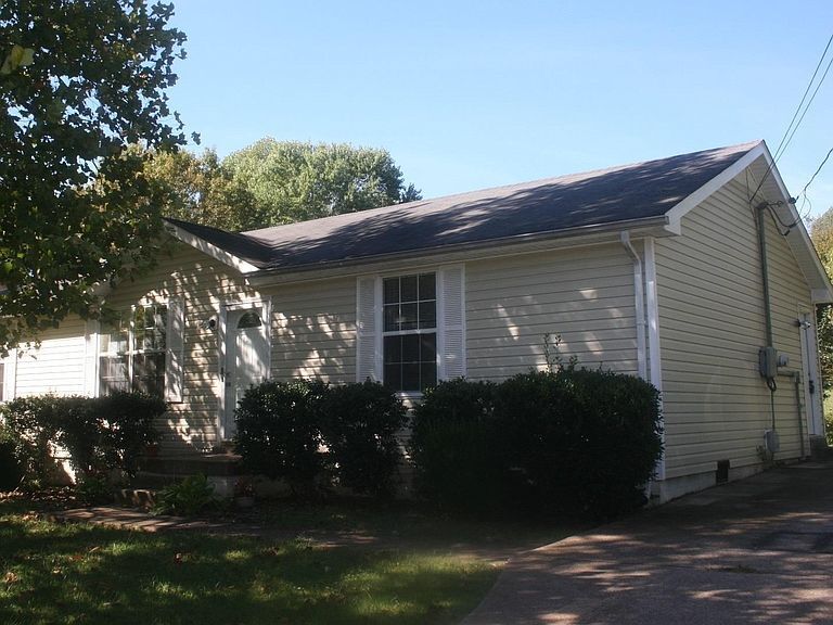 Primary Photo - Cute home convenient to I-24/Exit 8