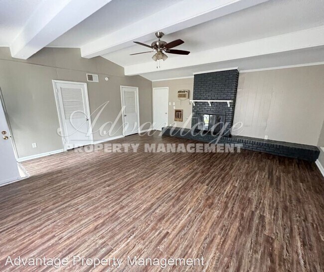 Building Photo - 3 br, 2 bath House - 1592 Gowan Dr.
