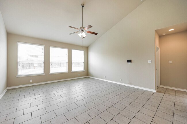 Foto del edificio - 5 BR/3.5BA | Newly Renovated Single Family Home | 1-Car Garage Parking | Fenced Backyard!