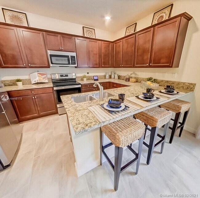 Building Photo - 10861 W 32nd Ln