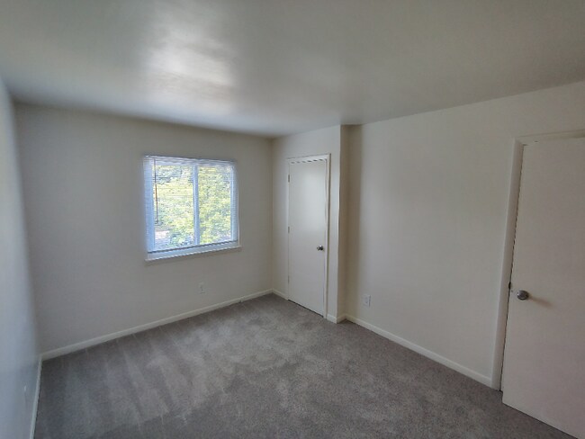 Building Photo - 600 Reusens Rd