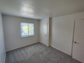 Building Photo - 600 Reusens Rd