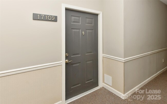 Foto del edificio - 17109 Red Feather Dr