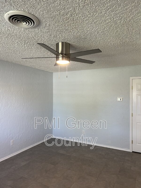 Foto principal - 228 S Indianola St
