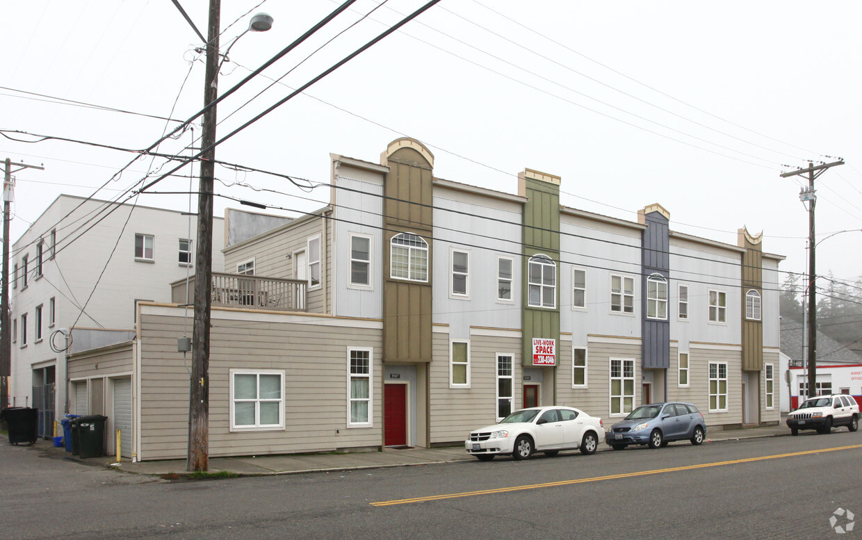 Building Photo - 3501-3505 S 54th St