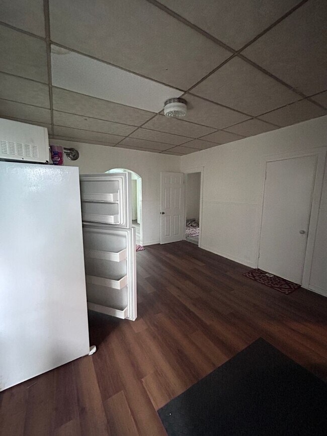 Building Photo - 52 Walden Ave