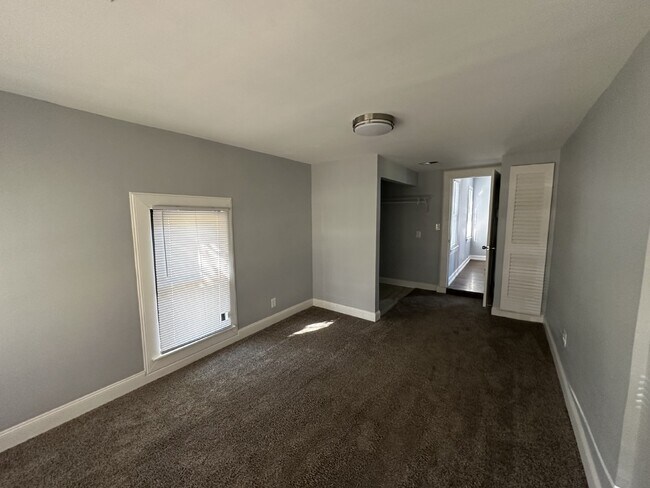Building Photo - 3-Bed Home with Granite Countertops & Hard...